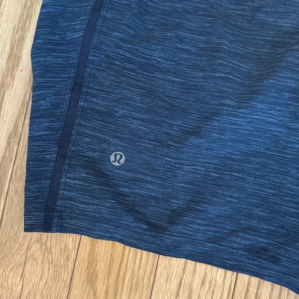 lululemon athletica‎ Men's Athletic Shorts - Navy Blue - Picture 7 of 8